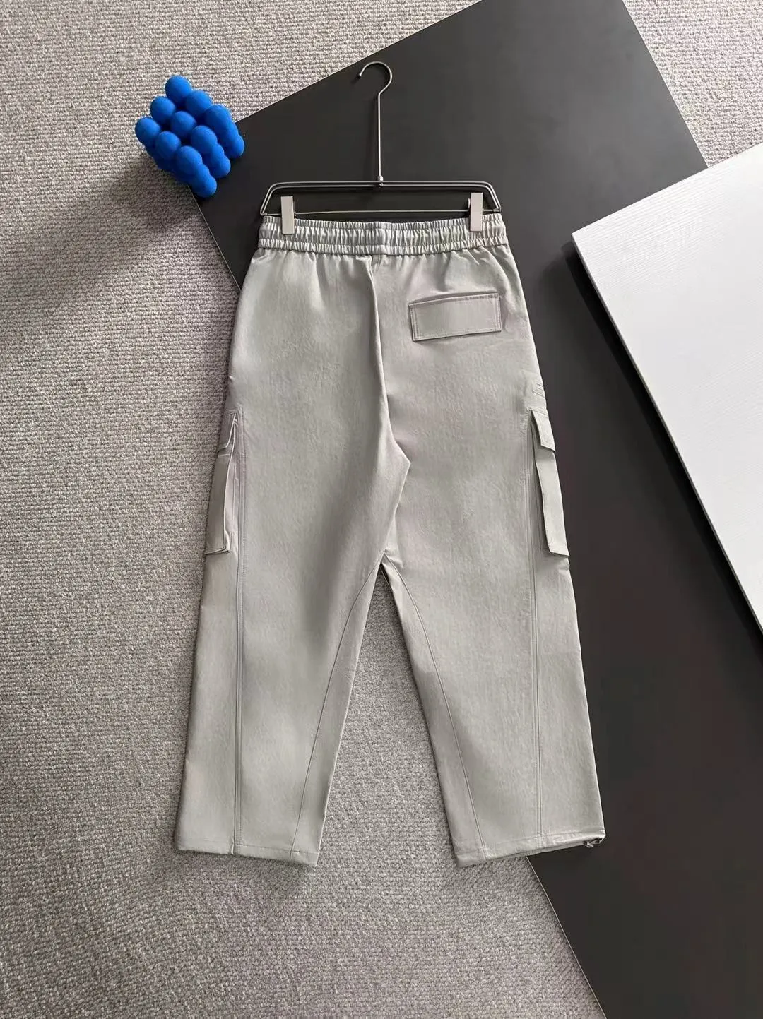 Next day shipping P360 Stone Island 2025 new fall elastic band casual pants and straight pants, medium-thick and thin counter-customized fabrics, breathable, comfortable, high wrinkle resistance, impeccable details, brand element design concept, reflecting high quality. It feels delicate and soft! It presents a casual cut and the upper body shape is great! Size: M-3XL